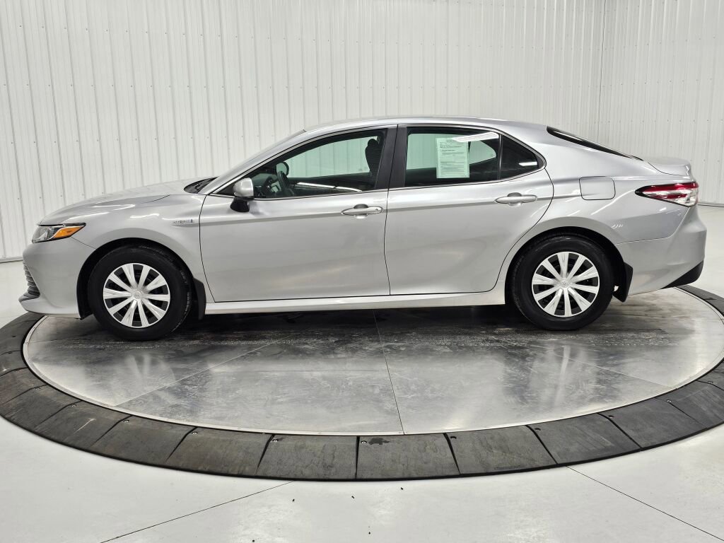 Used 2018 Toyota Camry LE image 2
