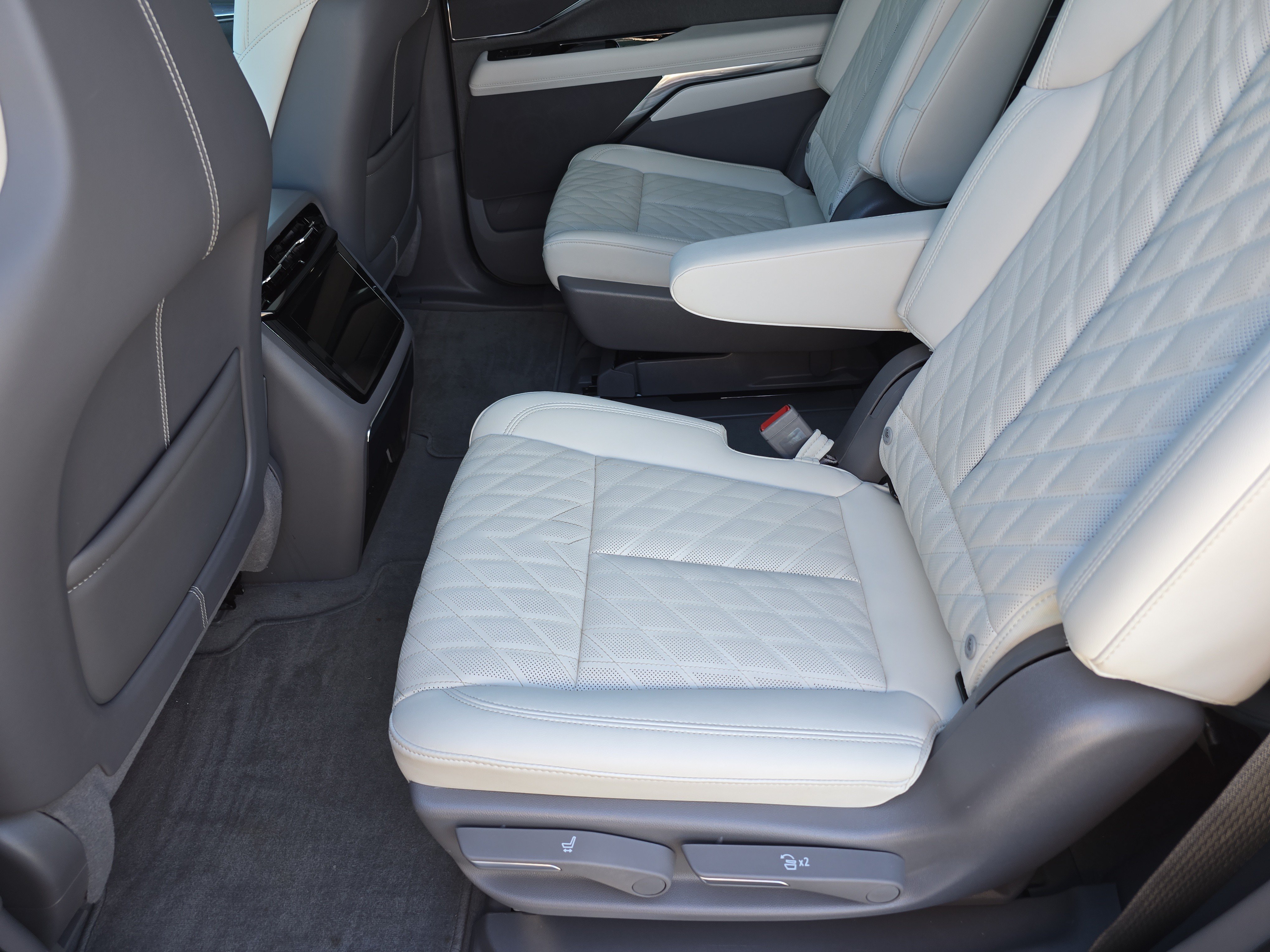 Used 2026 Cadillac Escalade IQ Sport 1 AWD/4WD image 16