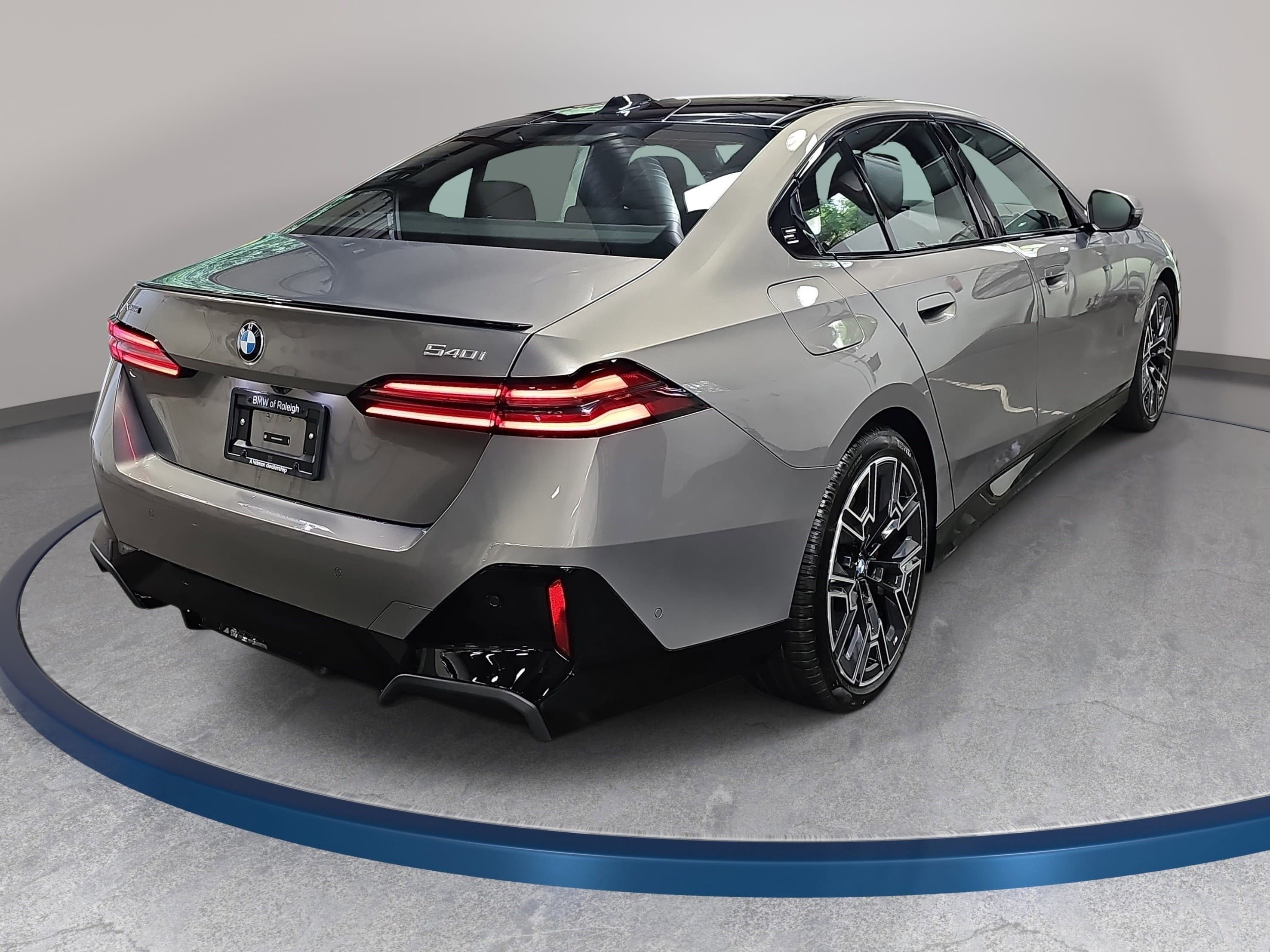 New 2026 BMW 540i xDrive w/ M Sport Package AWD/4WD image 5