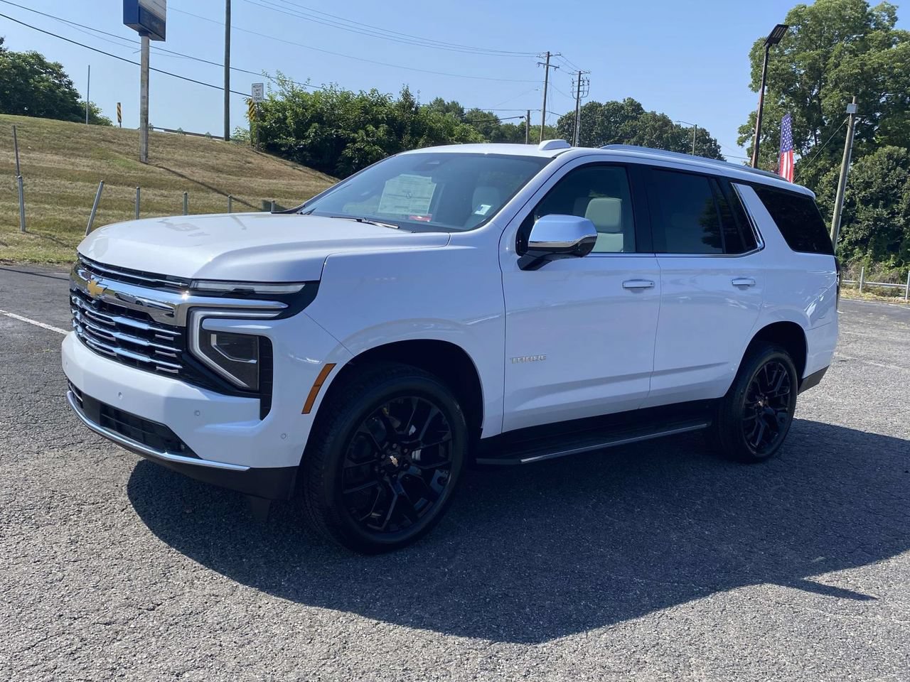New 2026 Chevrolet Tahoe Premier w/ Sun And Tow Package AWD/4WD image 3