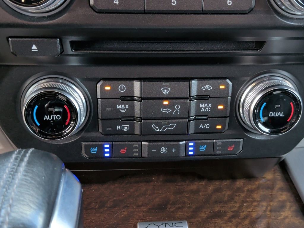 Used 2016 Ford F150 Platinum w/ Equipment Group 701A Luxury image 35