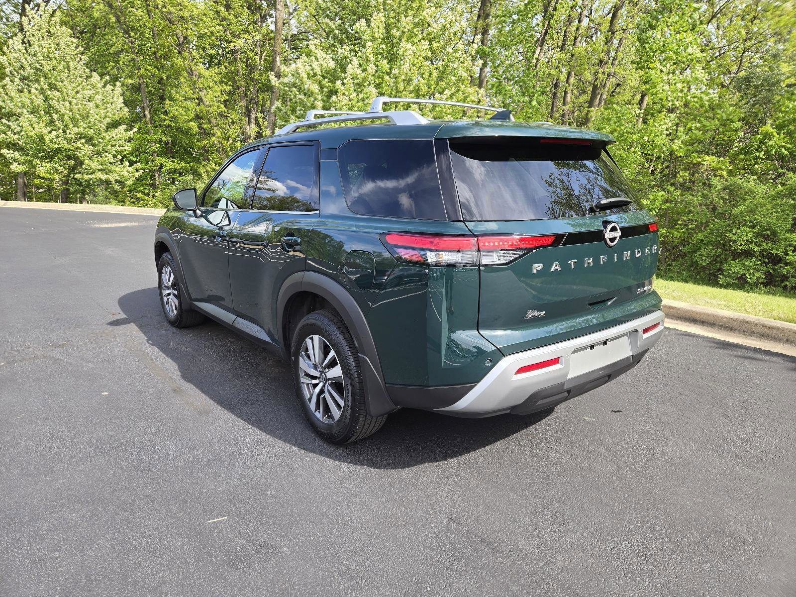 Used 2025 Nissan Pathfinder SL AWD/4WD image 6