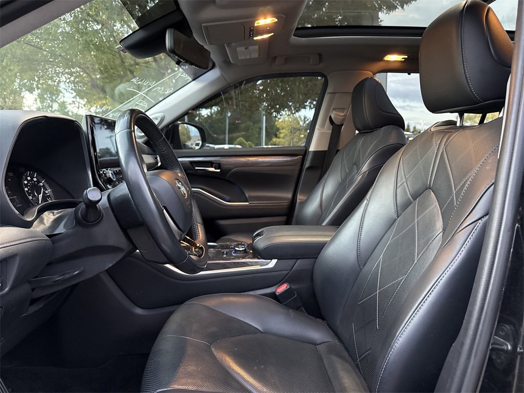 Used 2020 Toyota Highlander Platinum image 8