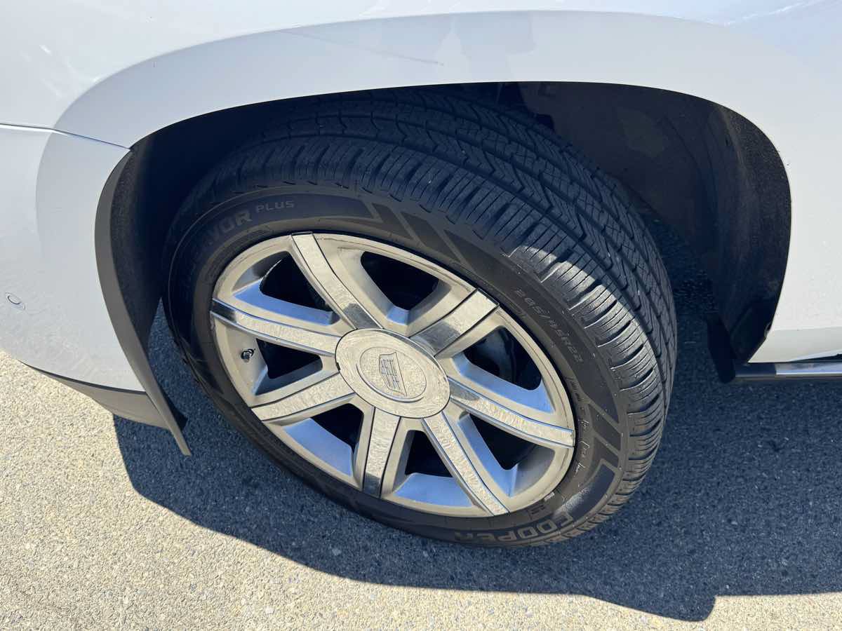 Used 2018 Cadillac Escalade ESV Premium Luxury AWD/4WD image 44