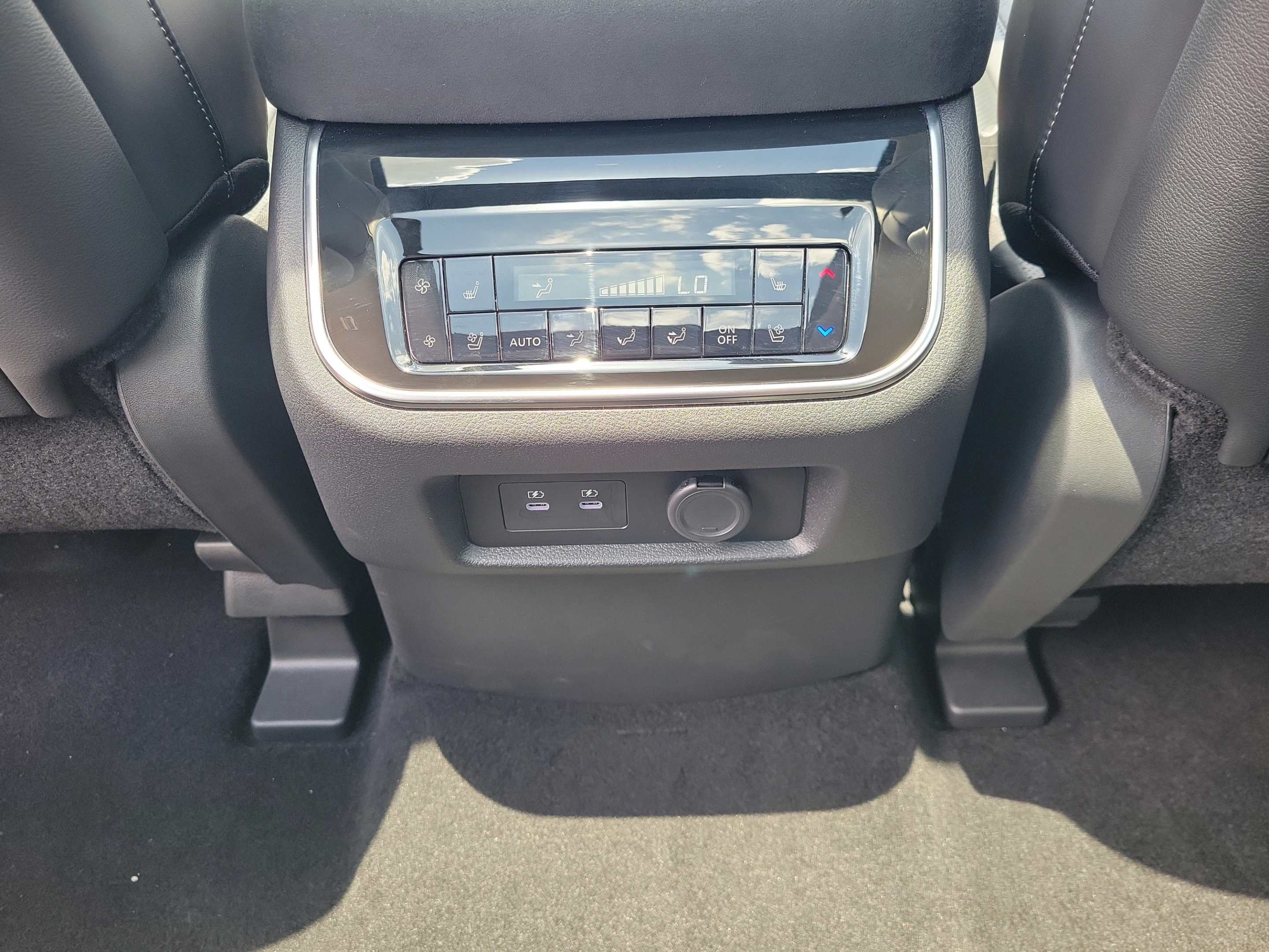 Certified 2026 INFINITI QX80 Luxe w/ Cargo Package AWD/4WD image 24