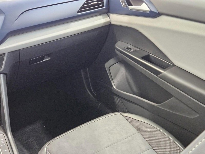 Used 2022 Volkswagen Taos SE w/ Panoramic Sunroof Package image 13