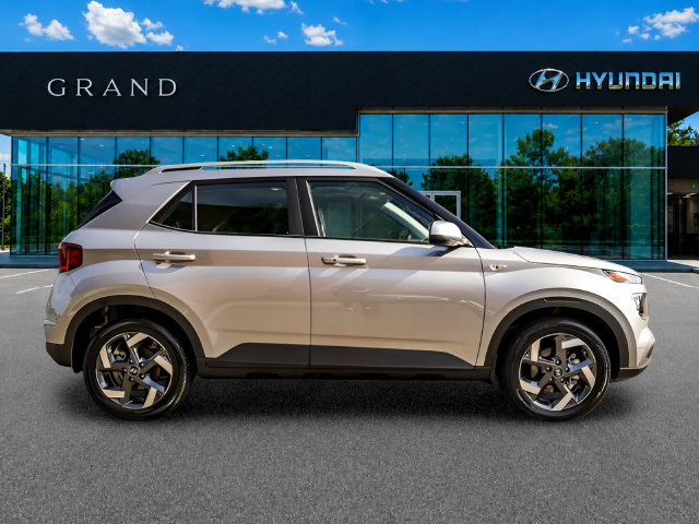 New 2026 Hyundai Venue SEL FWD image 7