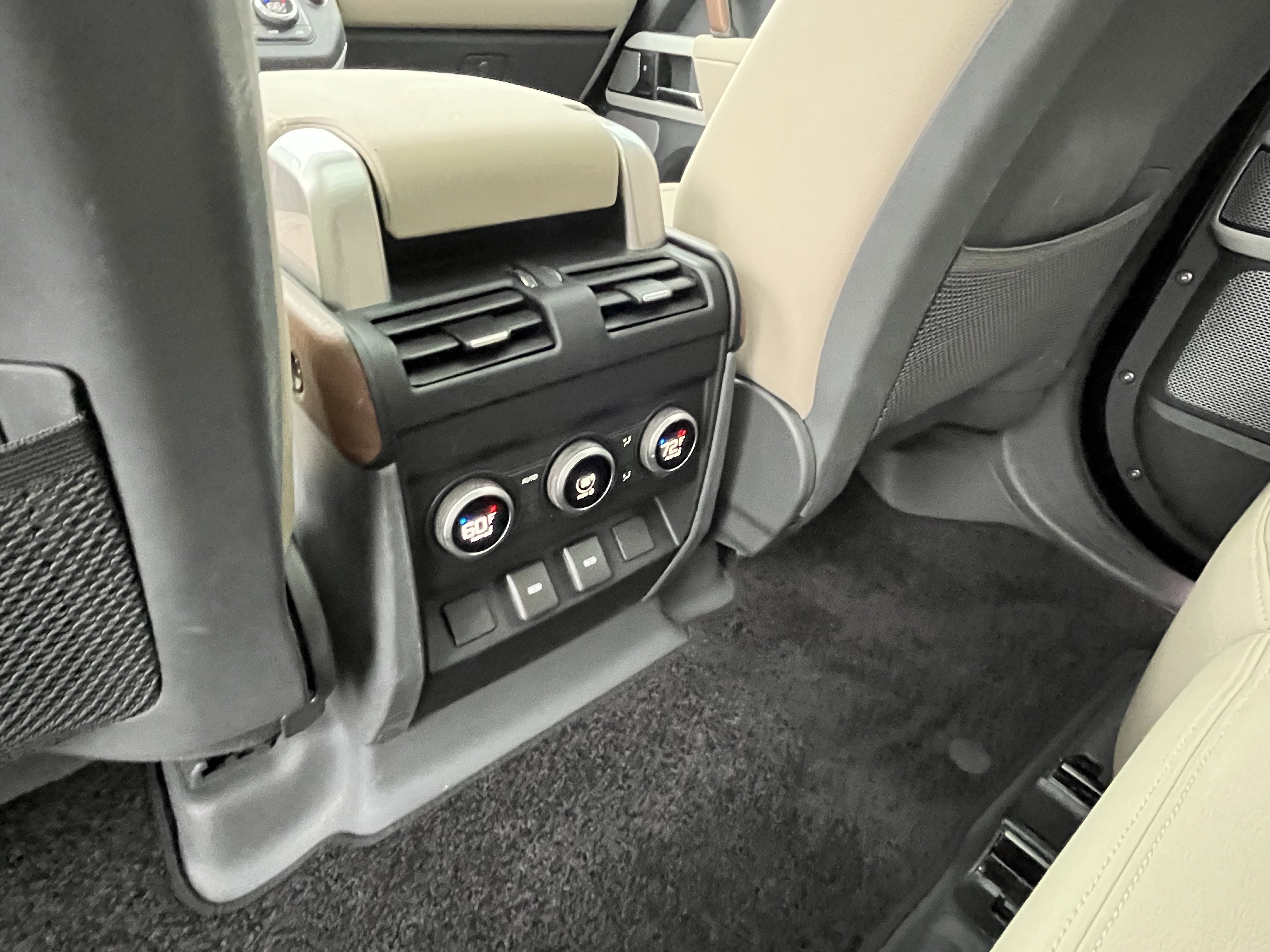 Used 2024 Land Rover Defender 130 S image 30