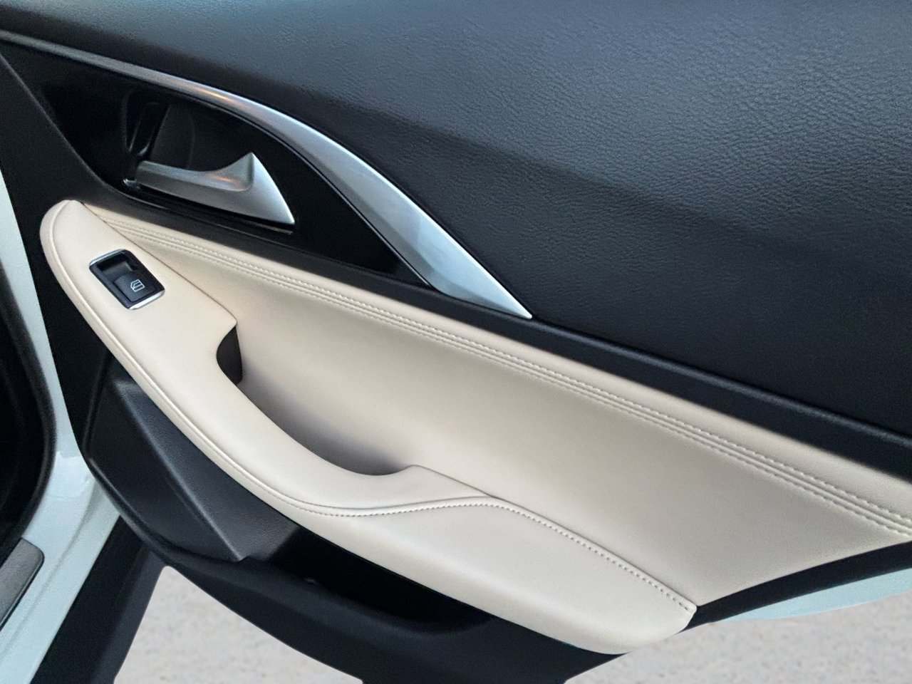 Used 2018 INFINITI QX30 Premium w/ Navigation Package image 18