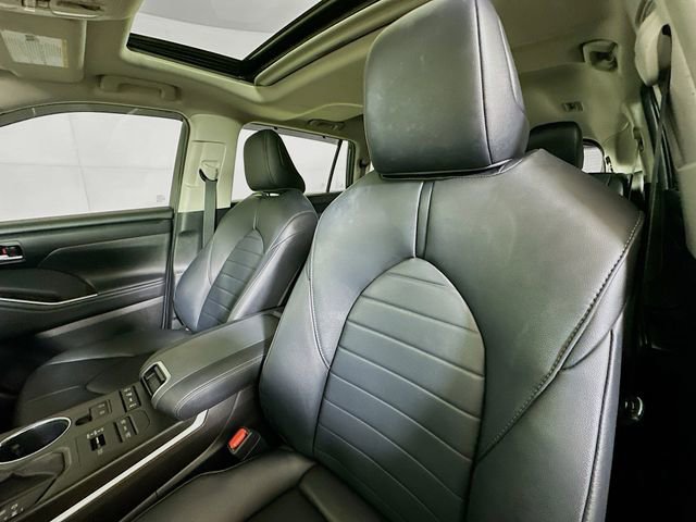 Used 2020 Toyota Highlander XLE AWD/4WD image 26