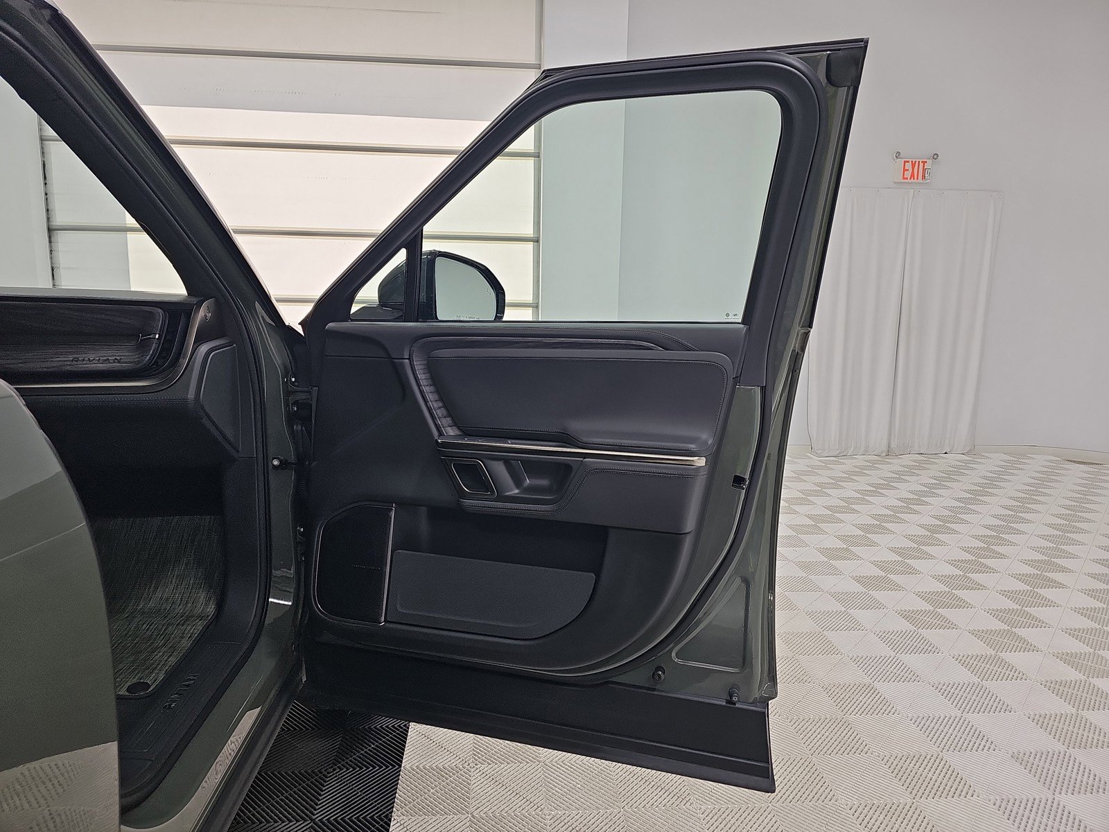 Used 2022 Rivian R1S Launch Edition image 18