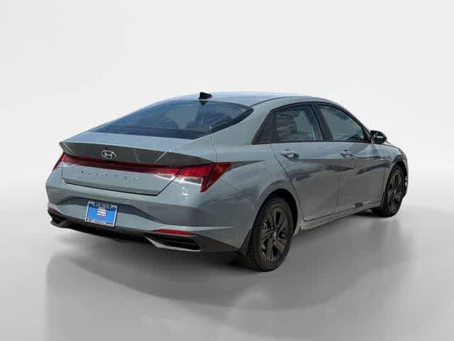 Certified 2022 Hyundai Elantra SEL FWD image 5