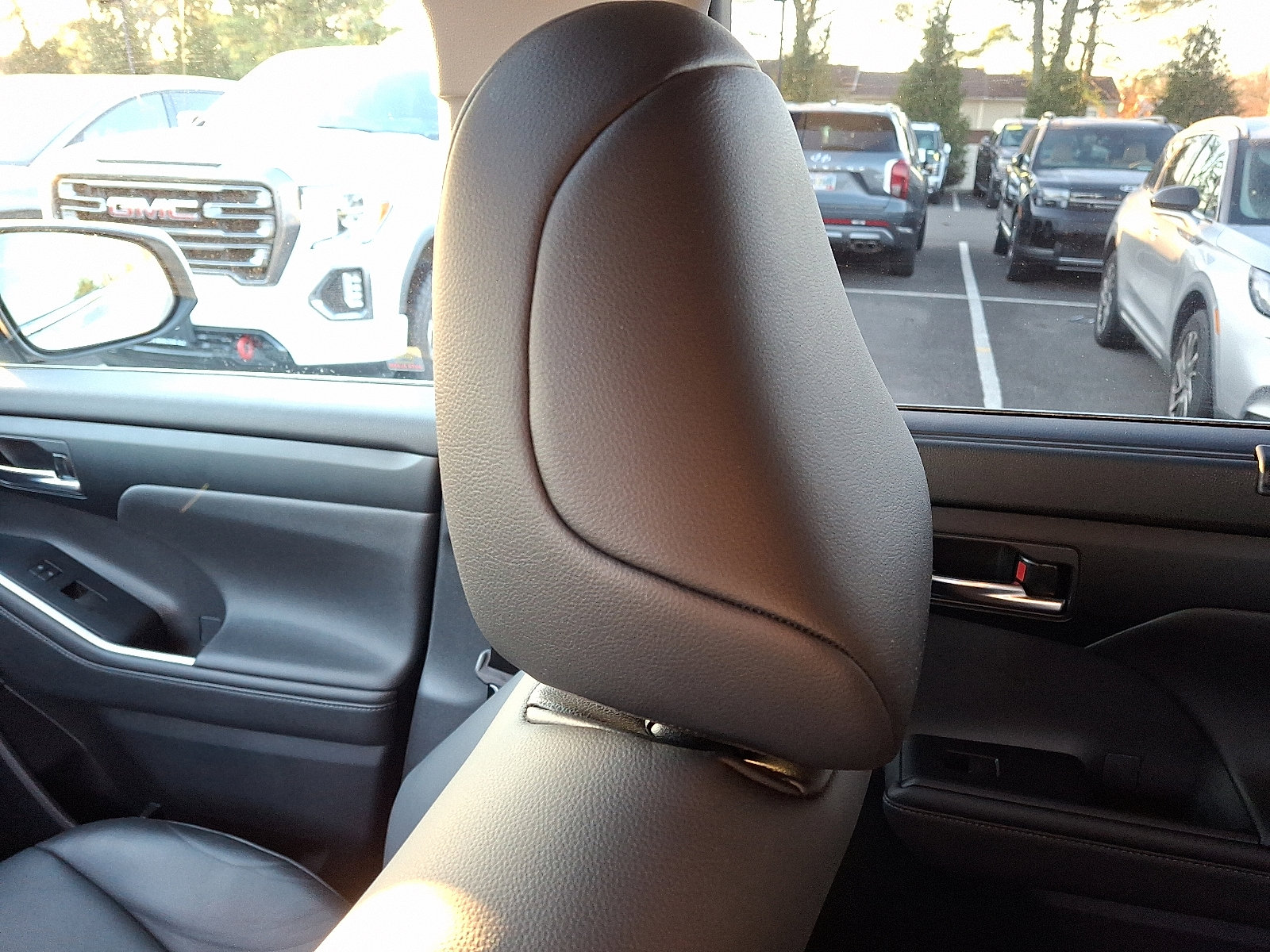 Used 2020 Toyota Highlander XLE image 17