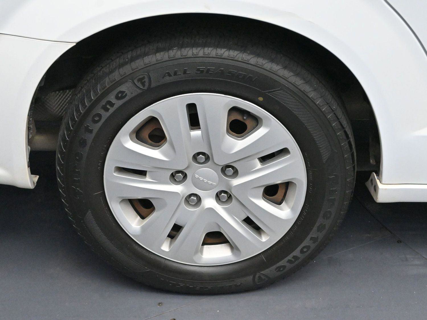 Used 2018 Dodge Grand Caravan SE w/ UConnect Hands-Free Group image 31