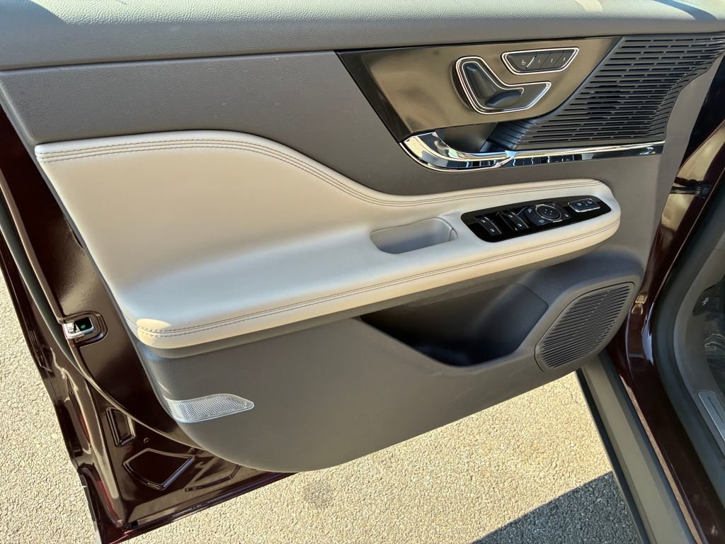 Certified 2021 Lincoln Corsair AWD w/ Equipment Group 101A image 11