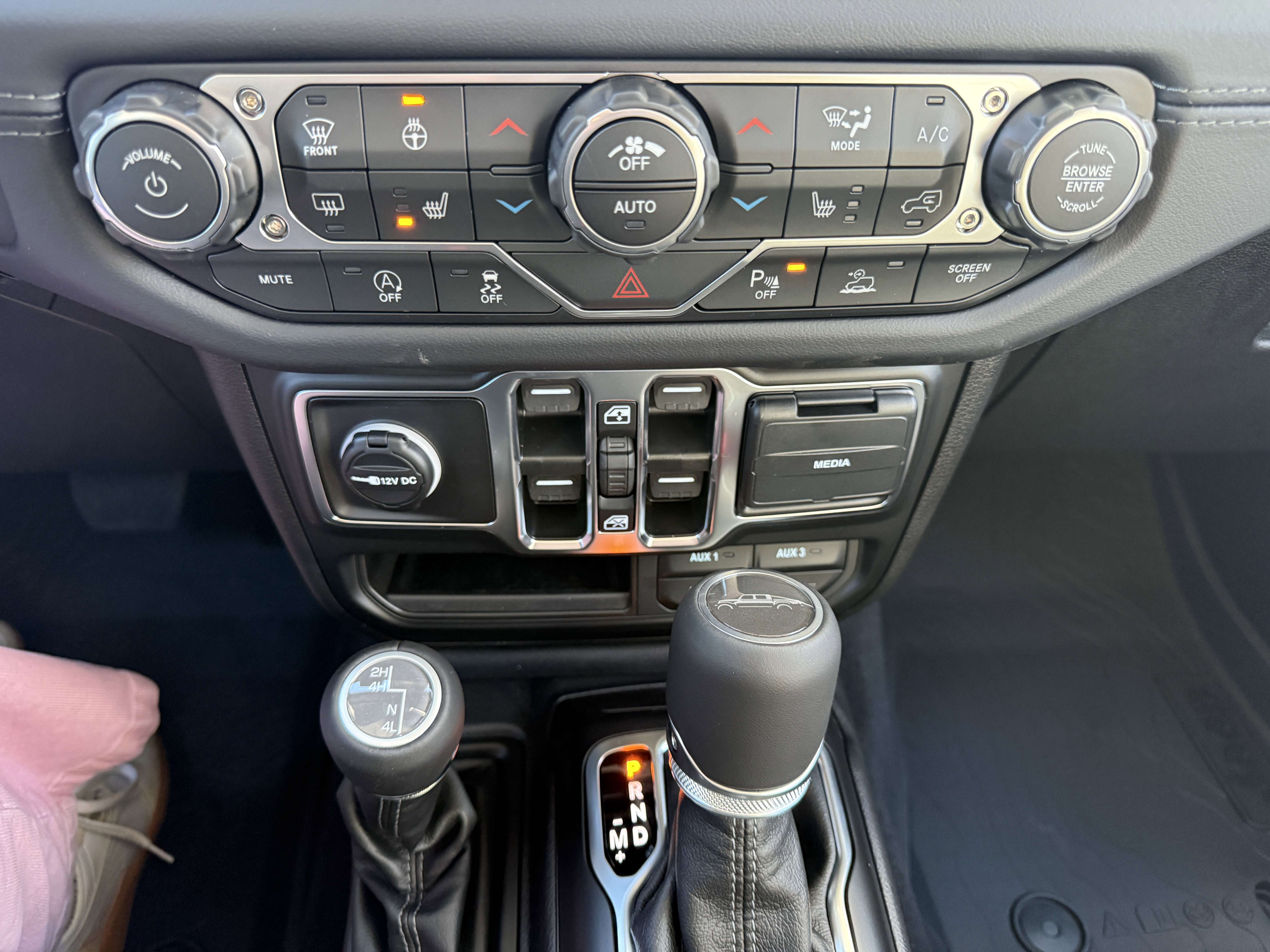 New 2025 Jeep Gladiator Sport image 13