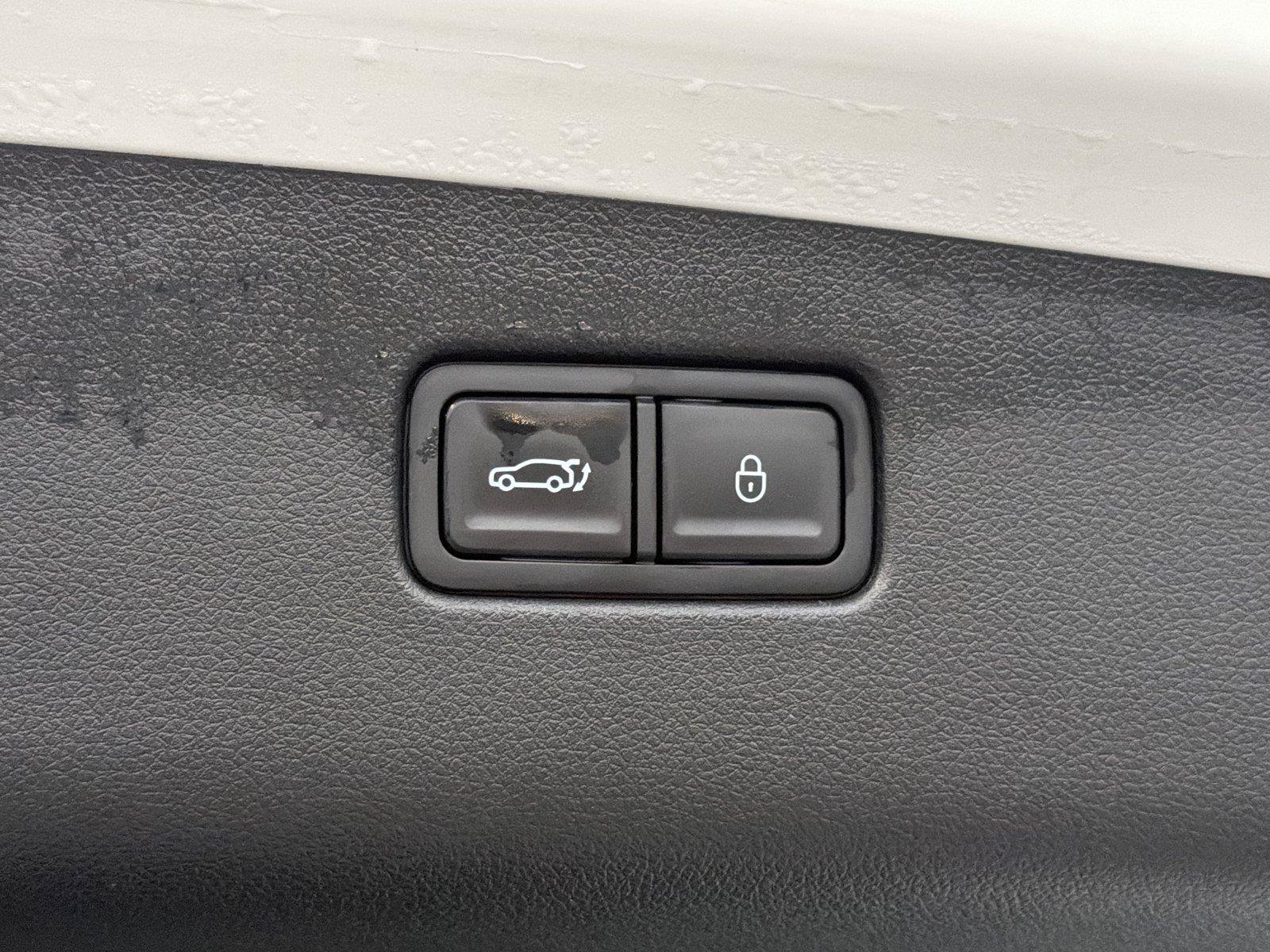Used 2025 Genesis GV70 2.5T AWD/4WD image 18