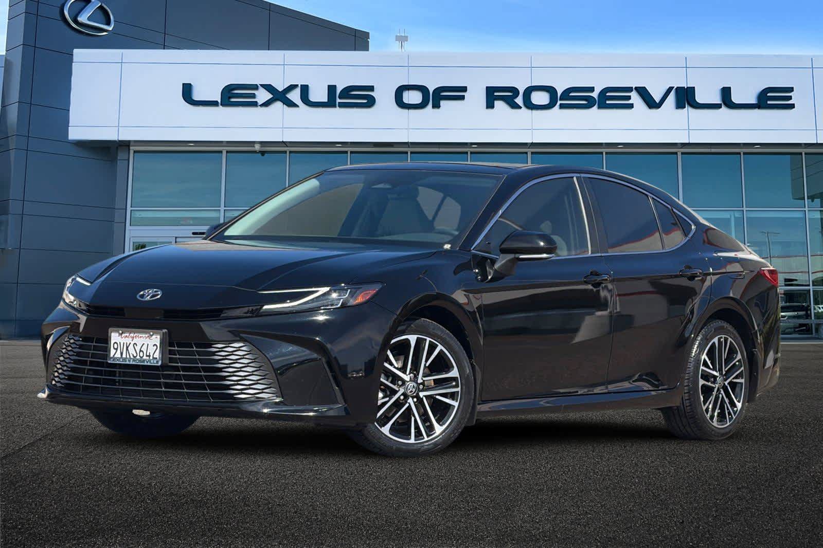 Used 2025 Toyota Camry XLE AWD/4WD image 1