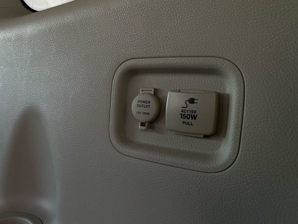 Used 2012 Hyundai Veracruz Limited w/ Entertainment Pkg image 28