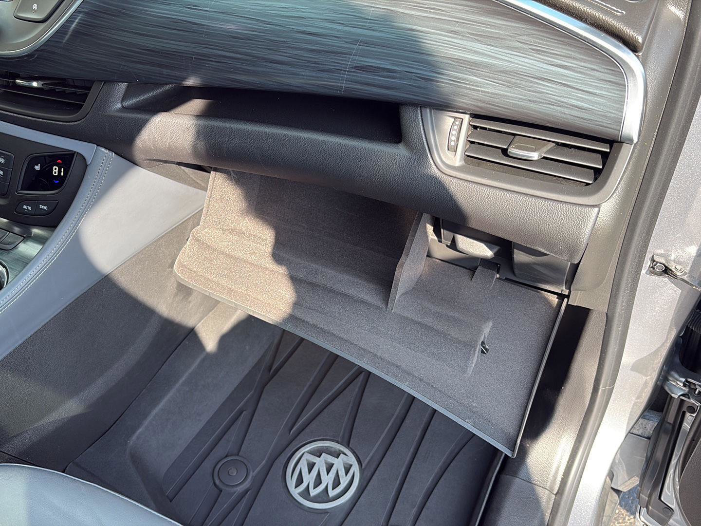 Used 2019 Buick Envision Essence FWD image 24