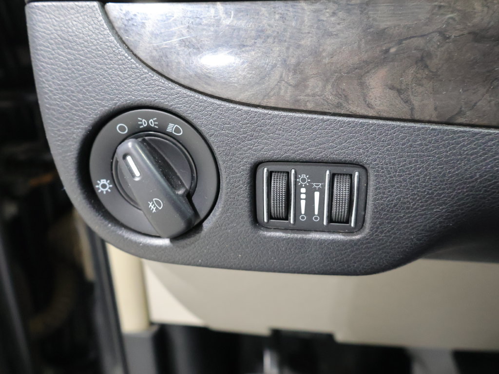 Used 2011 Dodge Grand Caravan Crew w/ Entertainment Group 1 FWD image 26