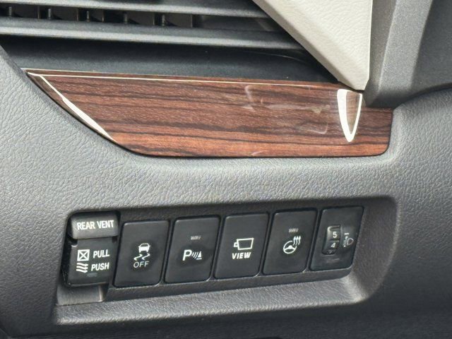 Used 2019 Toyota Sienna Limited Premium image 33