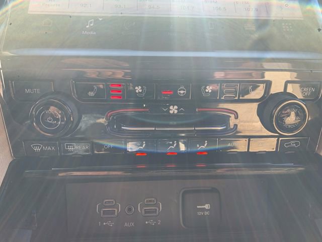 Used 2023 Jeep Grand Cherokee Limited w/ Luxury Tech Group II image 34