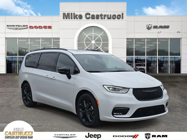 New 2026 Chrysler Pacifica Limited