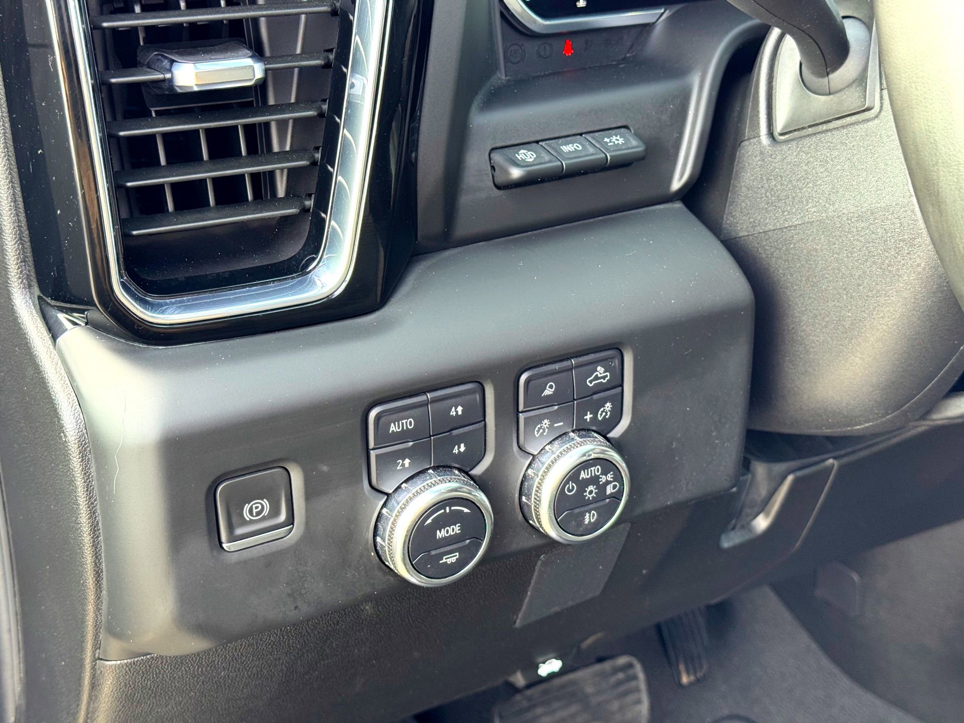 Used 2024 GMC Sierra 3500 Denali w/ Denali Reserve Package image 15