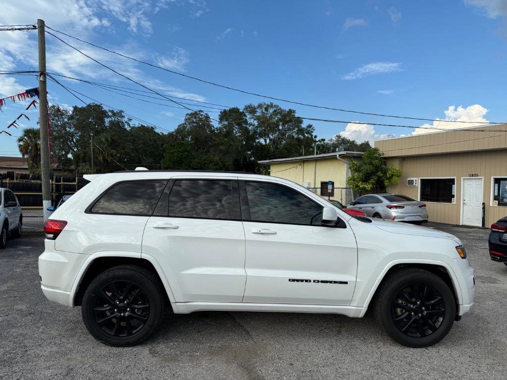 Used 2019 Jeep Grand Cherokee Altitude RWD image 4