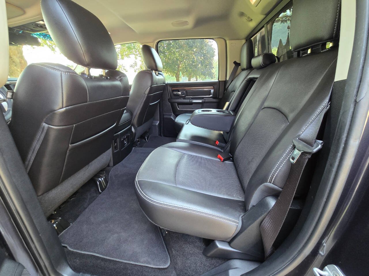 Used 2015 RAM 1500 Laramie w/ Convenience Group AWD/4WD image 18