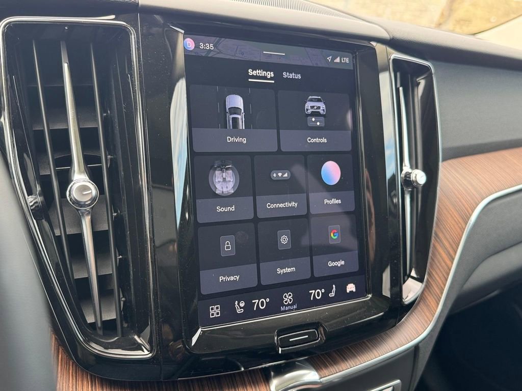 Used 2023 Volvo XC60 B5 Plus image 18