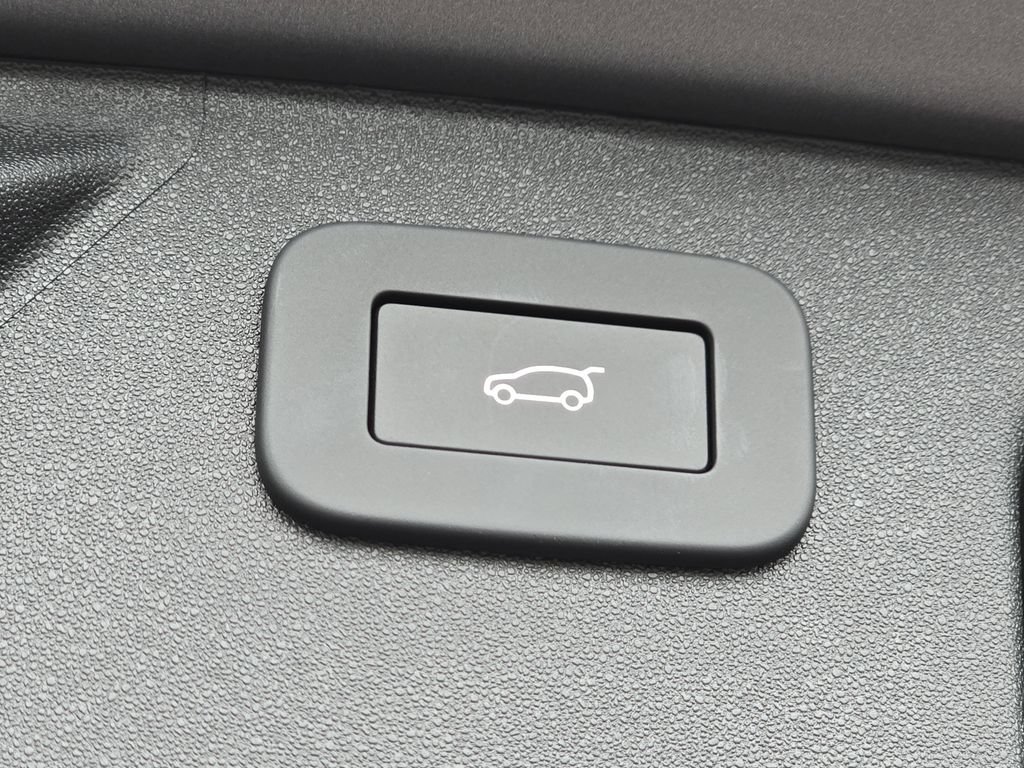 New 2025 Land Rover Discovery Sport S AWD/4WD image 15
