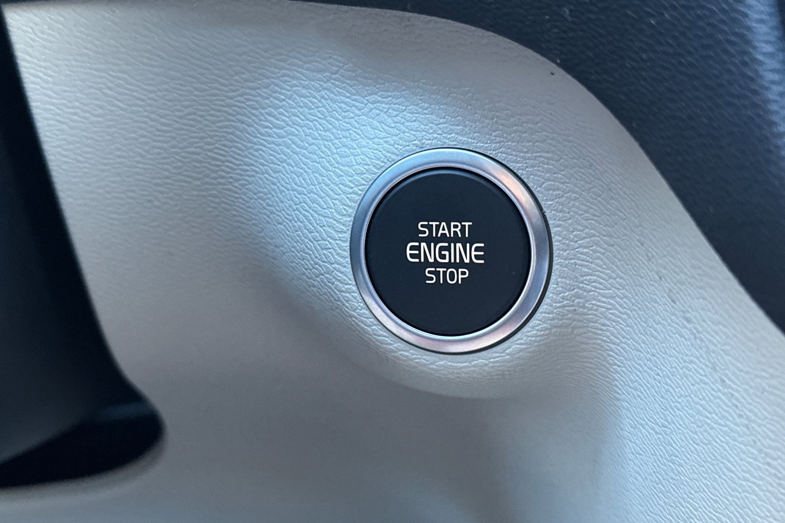 New 2026 Volvo XC40 B5 Plus w/ Protection Package Premier image 20