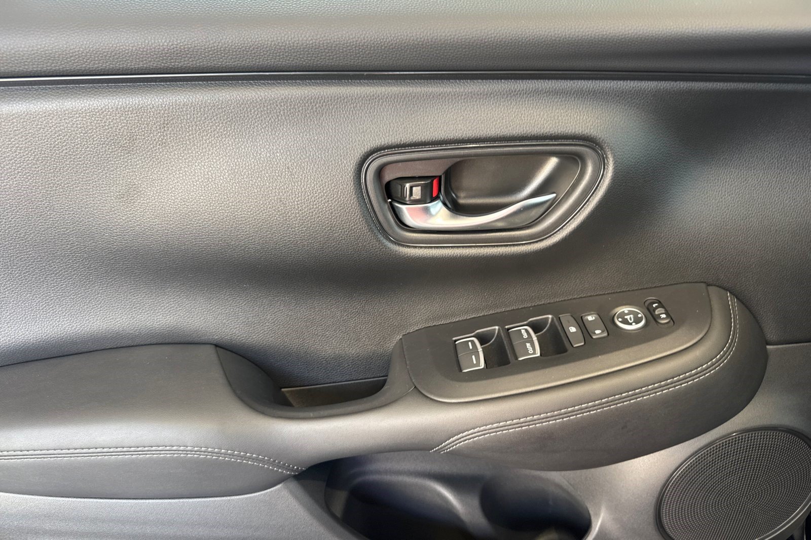 Used 2026 Honda HR-V EX-L image 12