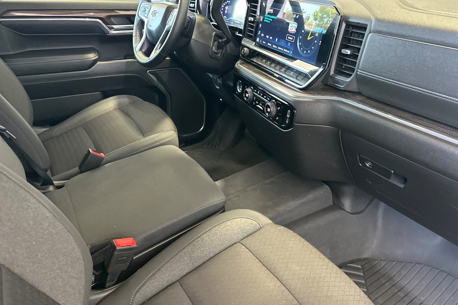 Used 2024 Chevrolet Silverado 1500 RST AWD/4WD image 15
