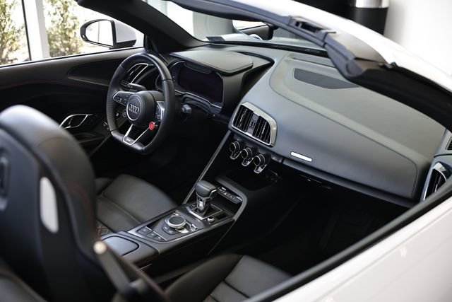 Used 2020 Audi R8 V10 w/ Carbon Exterior Package AWD/4WD image 14