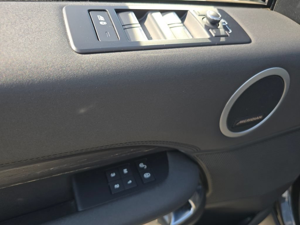 Used 2019 Land Rover Discovery HSE AWD/4WD image 30