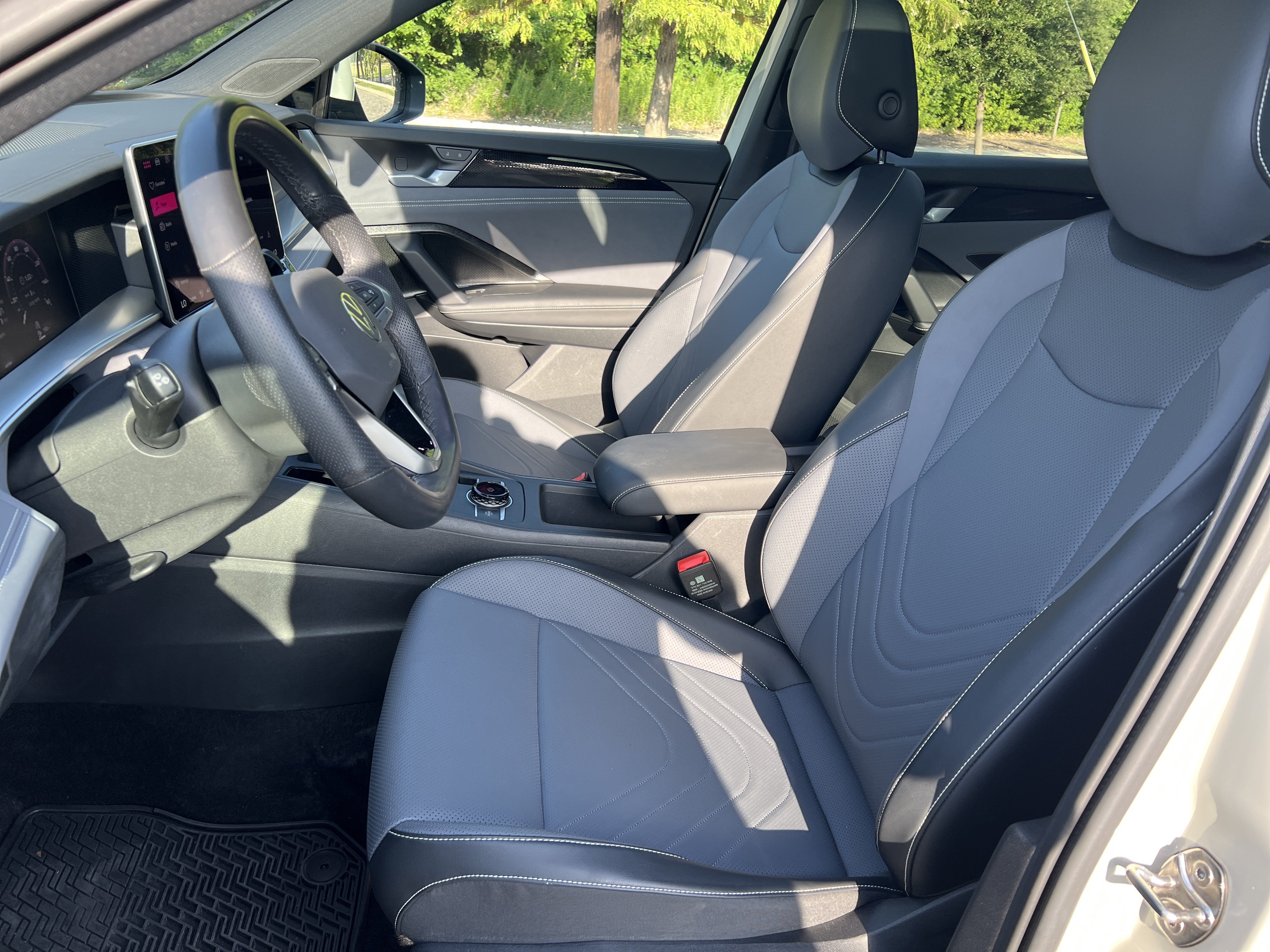 Certified 2026 Volkswagen Tiguan SE R-Line FWD image 14