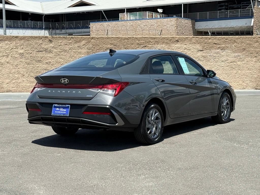 Used 2025 Hyundai Elantra Hybrid FWD image 3