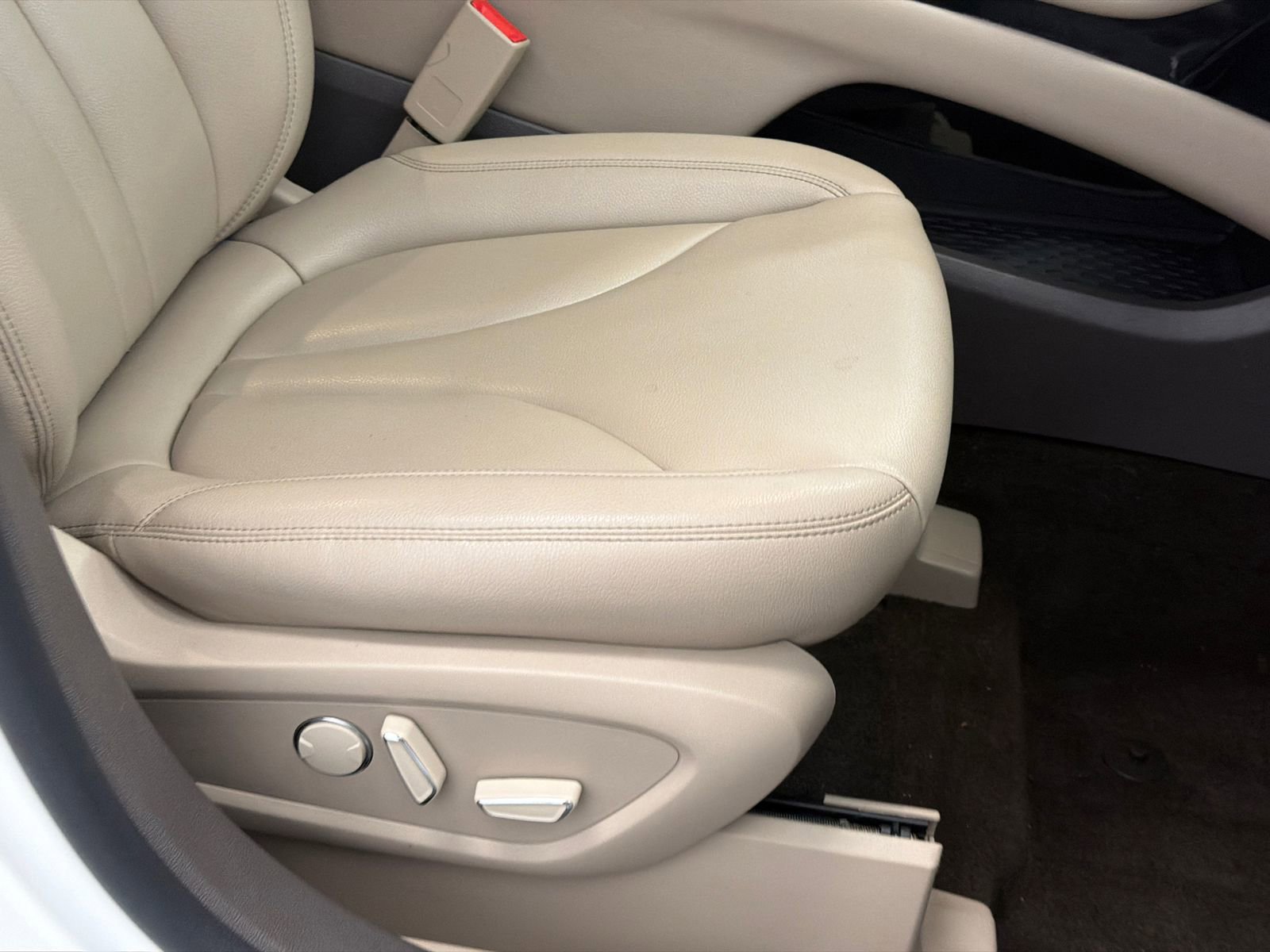 Used 2022 Lincoln Nautilus AWD image 12