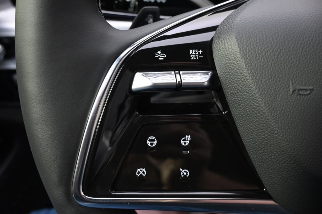 New 2026 Cadillac Lyriq Luxury AWD/4WD image 33
