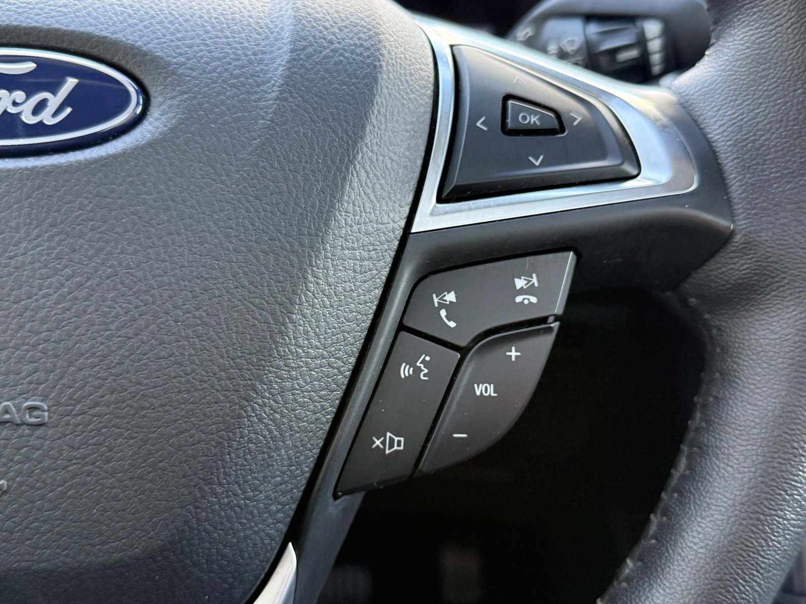 Used 2024 Ford Edge SEL w/ Convenience Package image 24