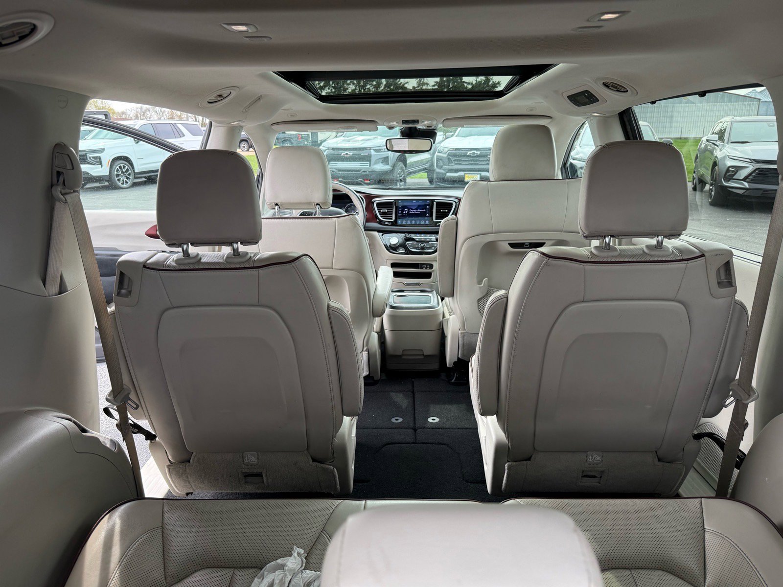Used 2020 Chrysler Pacifica Limited w/ Advanced Safetytec Group FWD image 19
