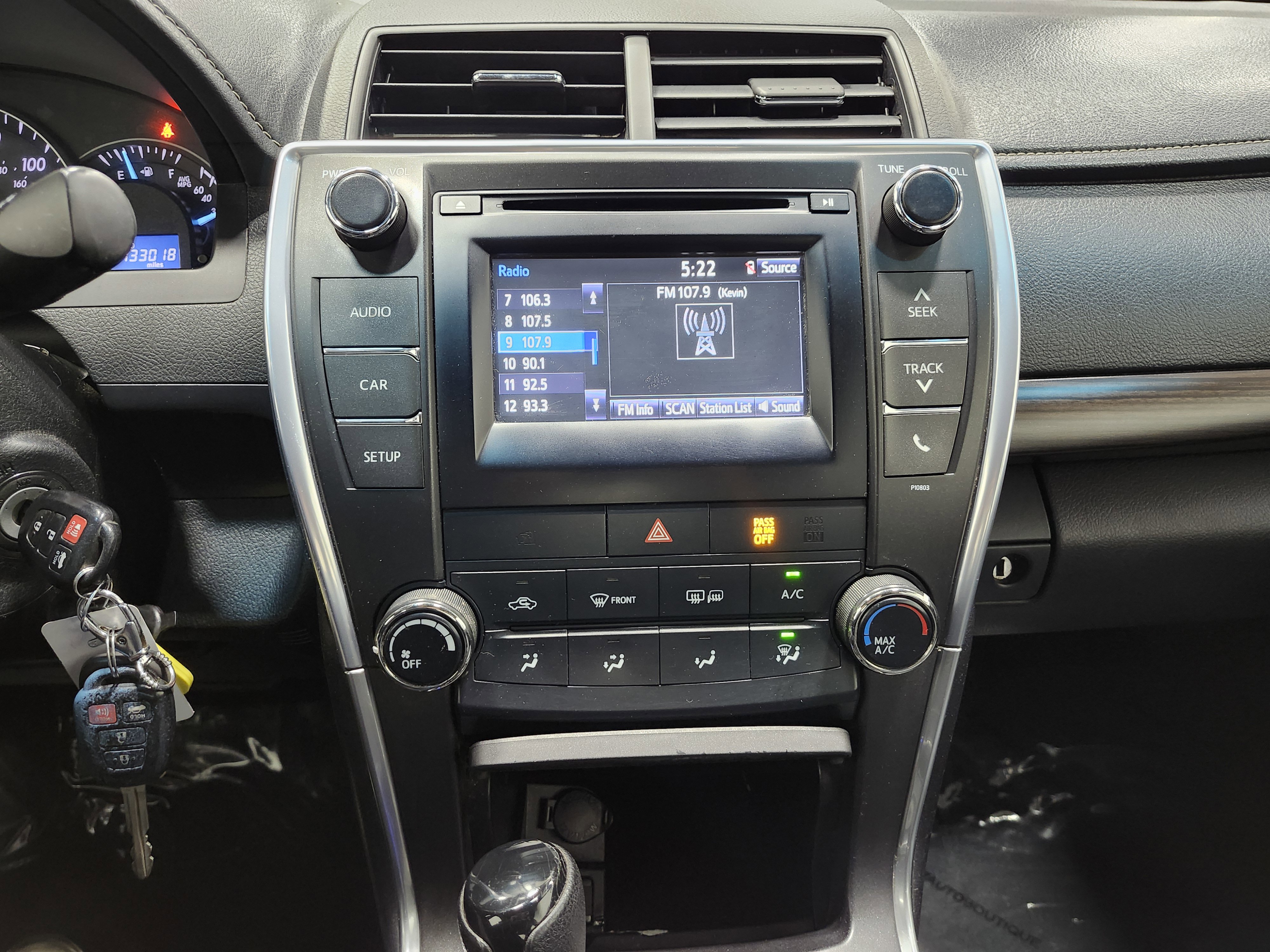 Used 2015 Toyota Camry LE image 27