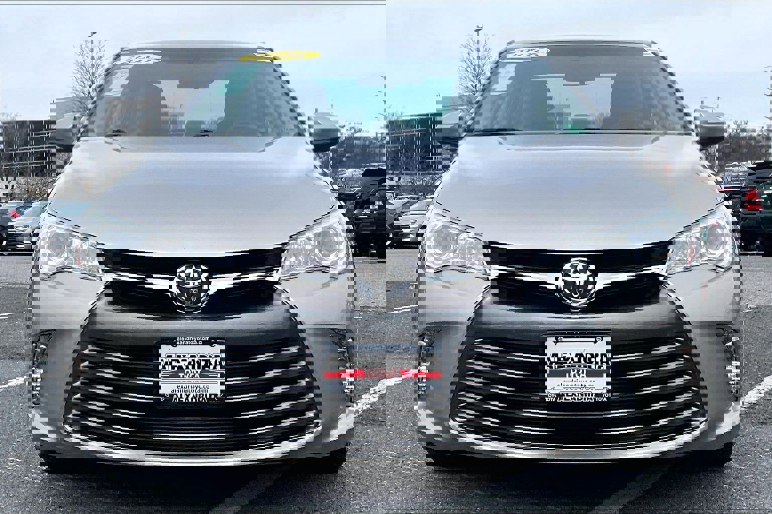 Used 2016 Toyota Camry LE image 3