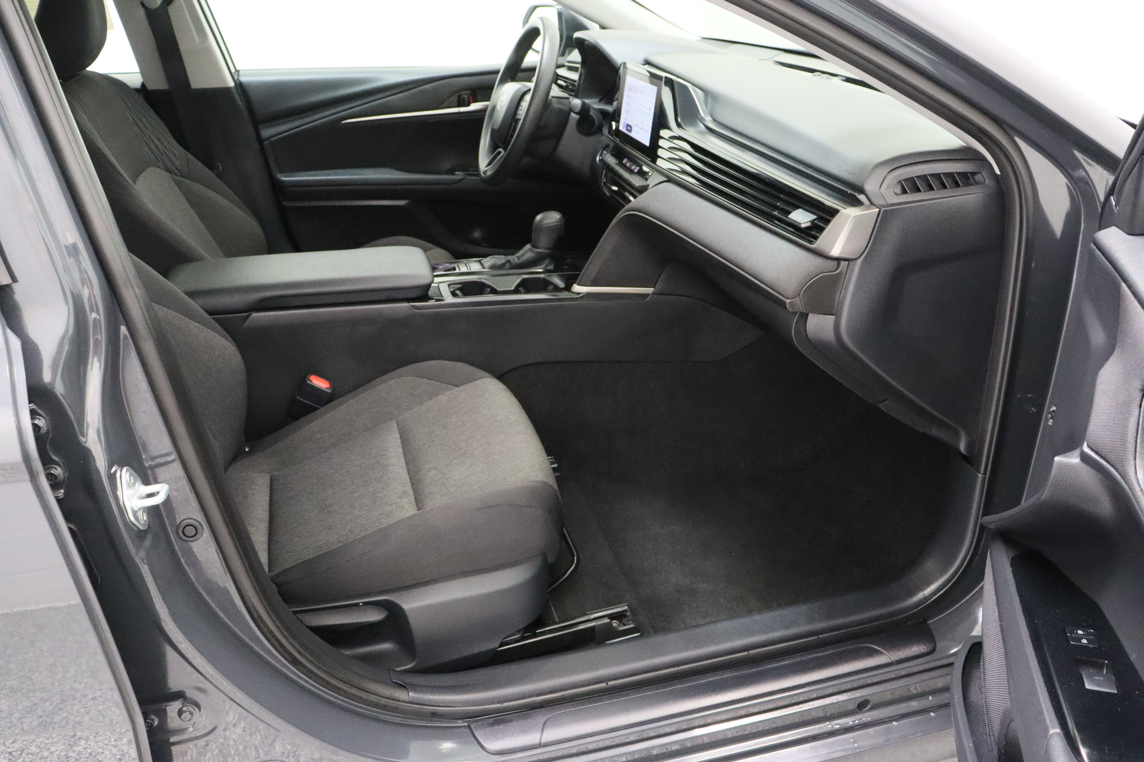 Used 2025 Toyota Camry LE FWD image 36