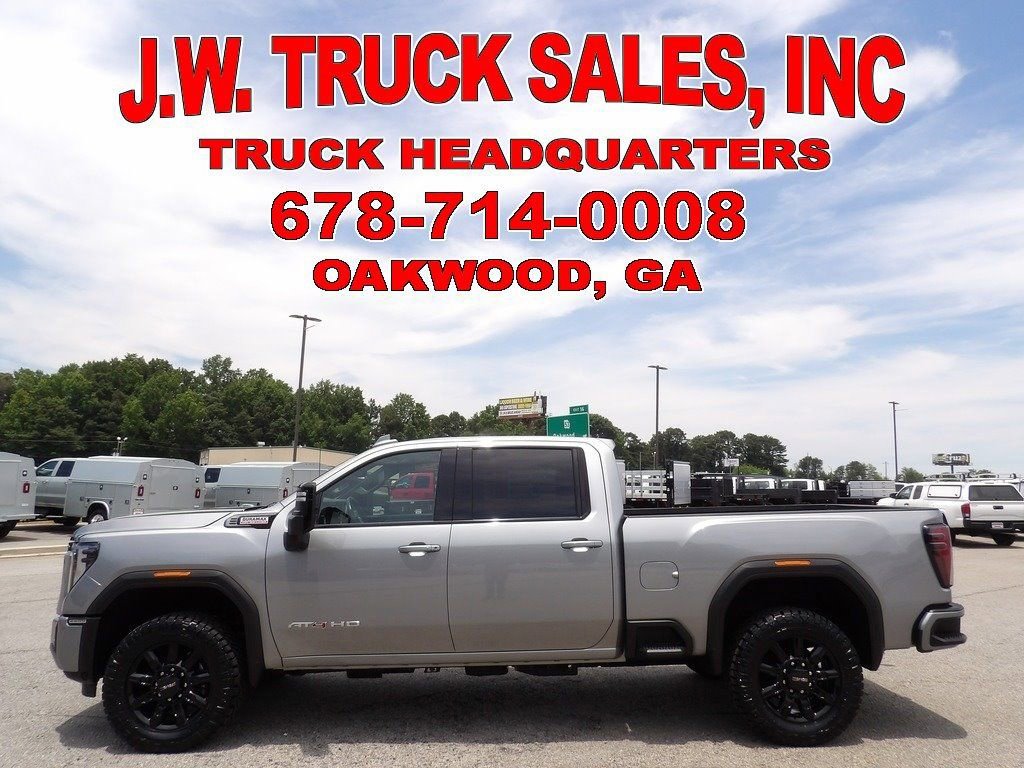 Used 2025 GMC Sierra 2500 AT4 AWD/4WD image 2