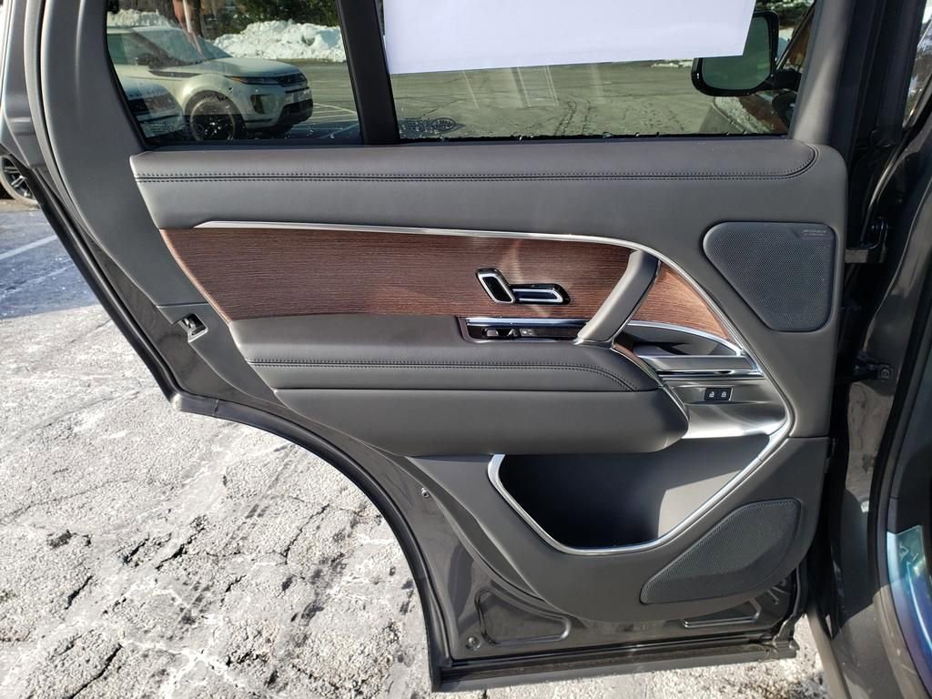 New 2025 Land Rover Range Rover SE image 12