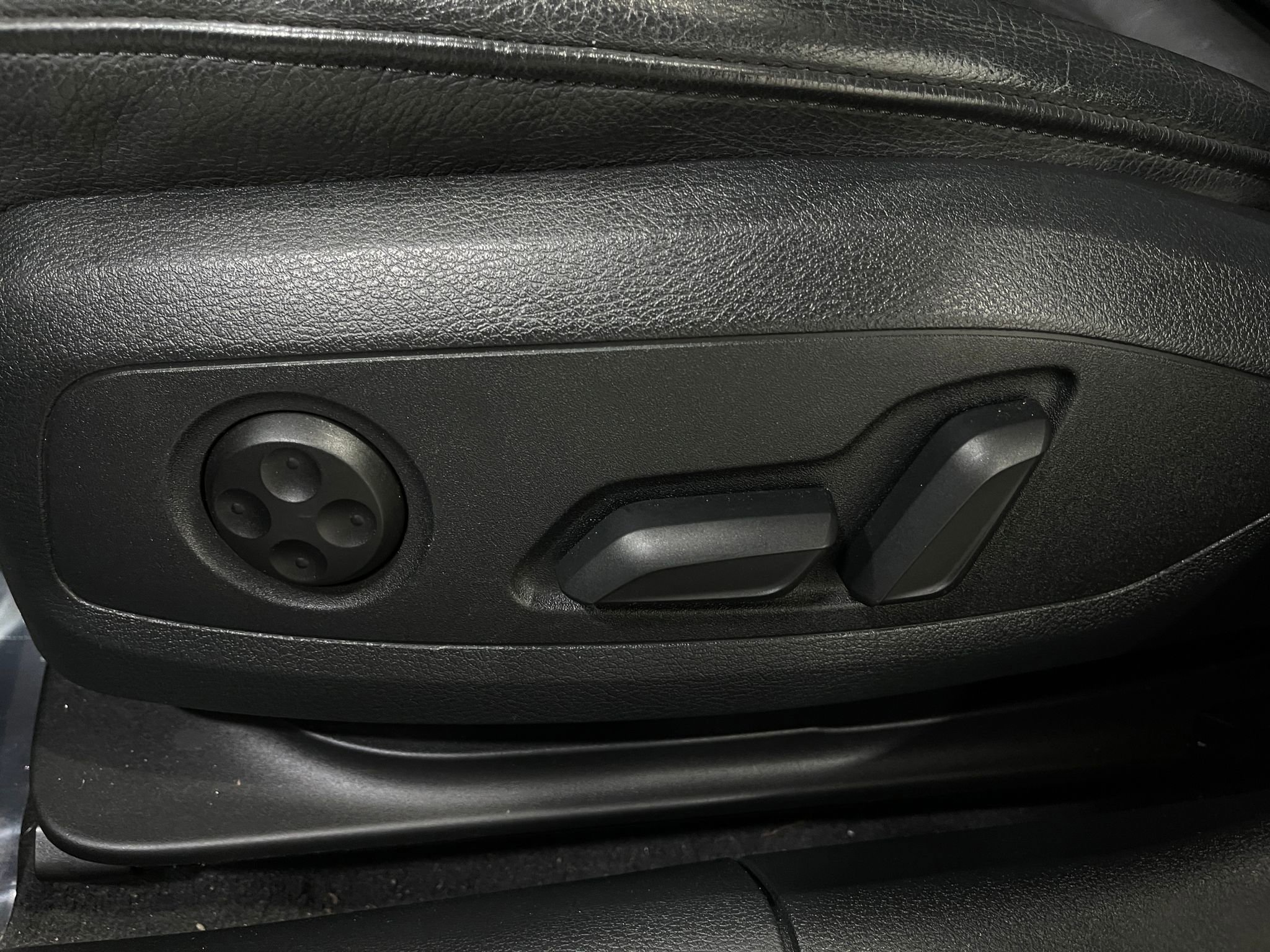 Used 2018 Audi A4 2.0T Ultra Premium Plus w/ Premium Plus Package FWD image 17